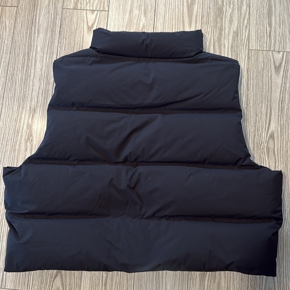 Nuuds Cropped Puffer Vest - Picture 6 of 13
